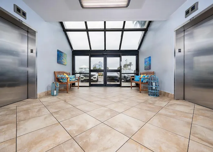Island Winds East 204 Apartment